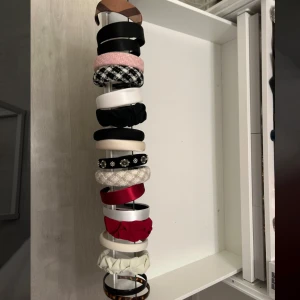 Diadem/hårband - Säljer alla dessa från alla möjliga olika märken och butiker. Säljer alla till ett paketpris. 