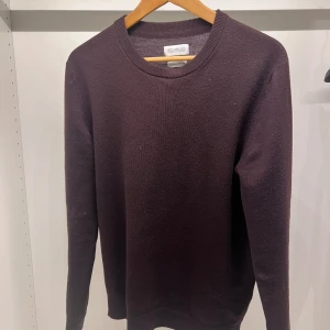 Merino ull sweatshirt These Glory Days - En sweatshirt i 100% merinoull från These Glory Days, 9/10 skick och riktigt skönt material. Växte ur den ganska fort så har inte haft på mig den särskilt mycket, inga tydliga defekter eller liknande. Storlek S men sitter som M