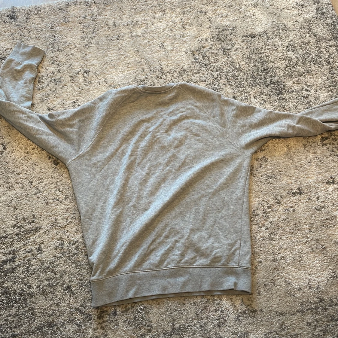 Grå sweatshirt från Maison Kitsuné - 3