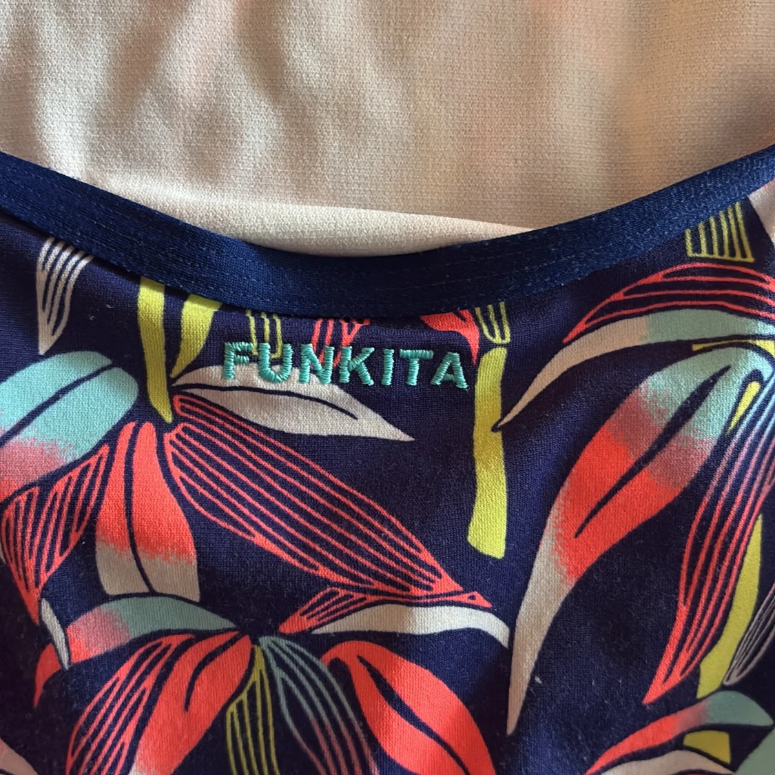 Färgglad baddräkt från Funkita - 2