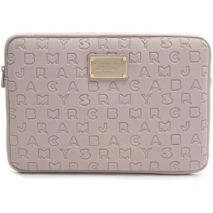 Marc Jacobs datorfodral - Säljer detta supersnygga Marc by Marc Jacobs datorfodralet. Orginal pris är över 1000kr men är ganska använt så säljer för 500kr.🩷