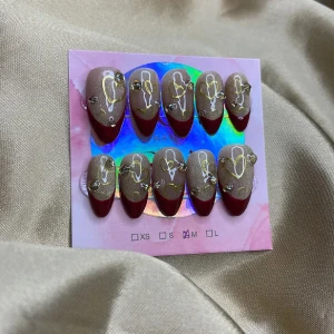 FrenchCateye (M); Medium Almond - M: 16 mm, 12 mm, 12,5 mm, 11,5 mm, 10 mm 