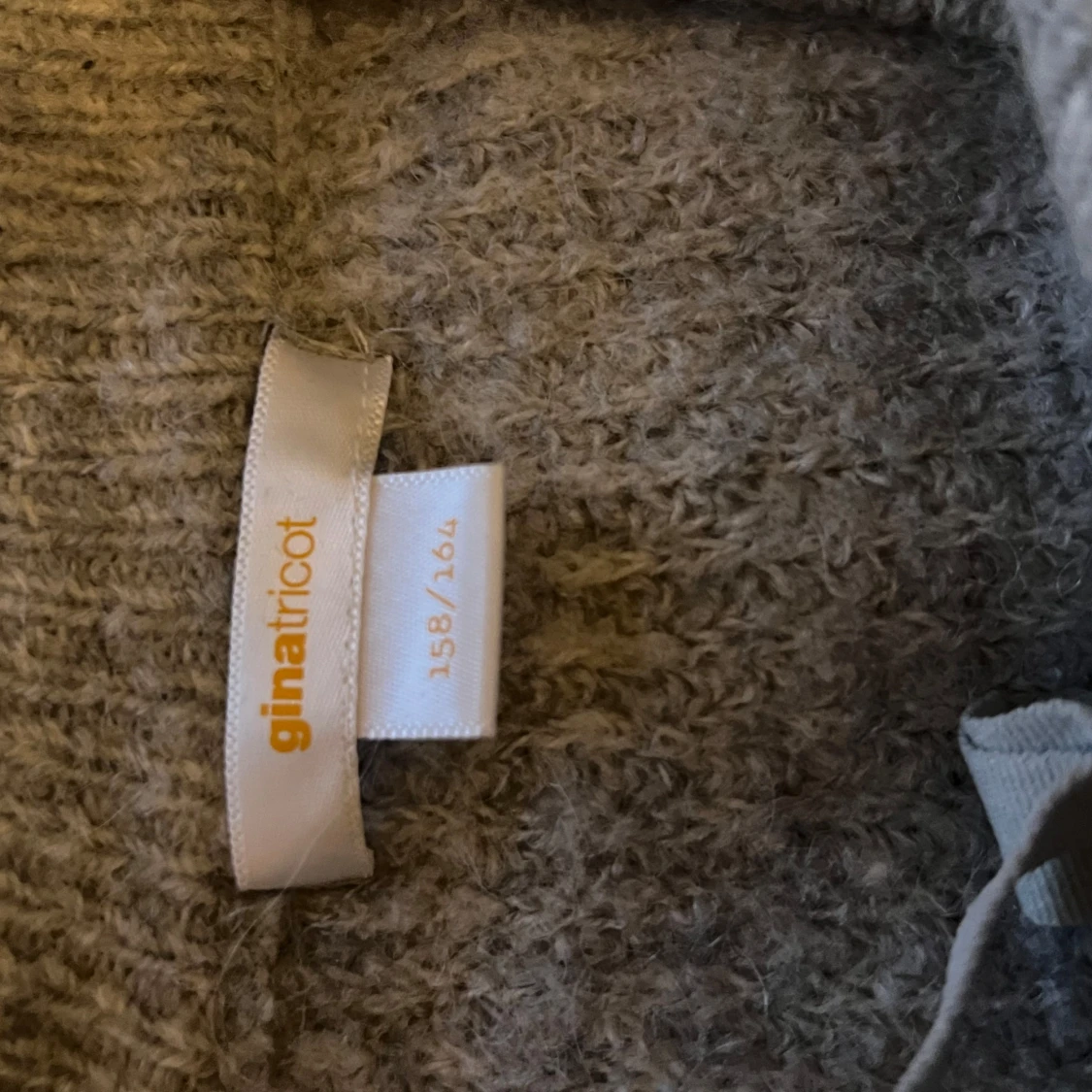 Grå stickad kofta från Gina Tricot - 2