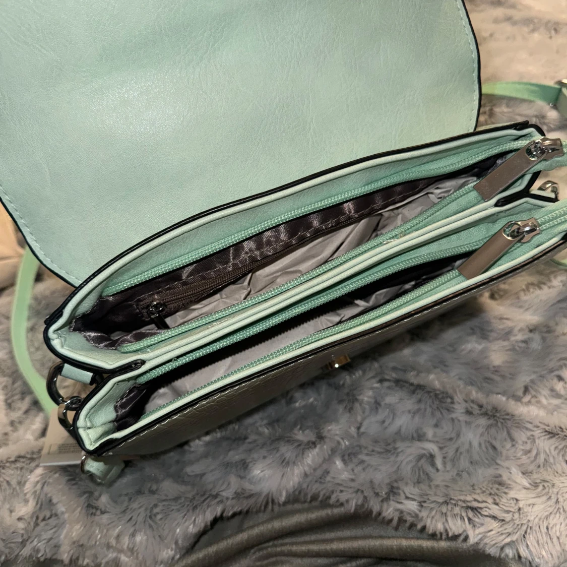 Mintgrön axelväska med strukturdetaljer - 3