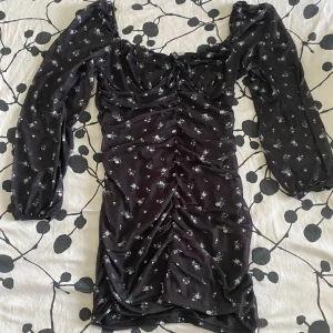 Klänning  - Använd 1 gång, kontakta innan köp nu! 