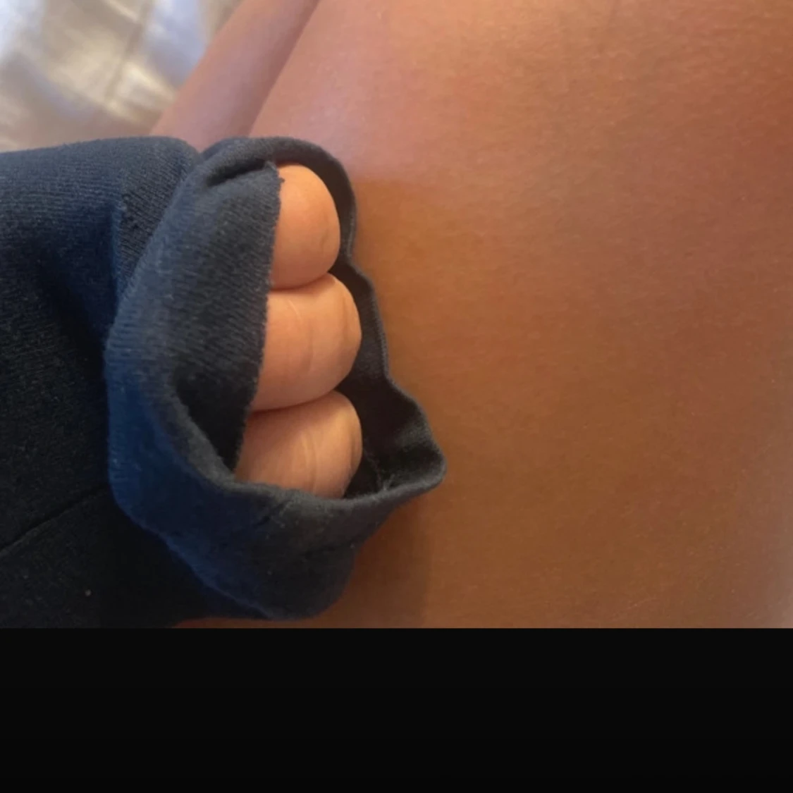 Svart långärmad topp med djup rygg - 4