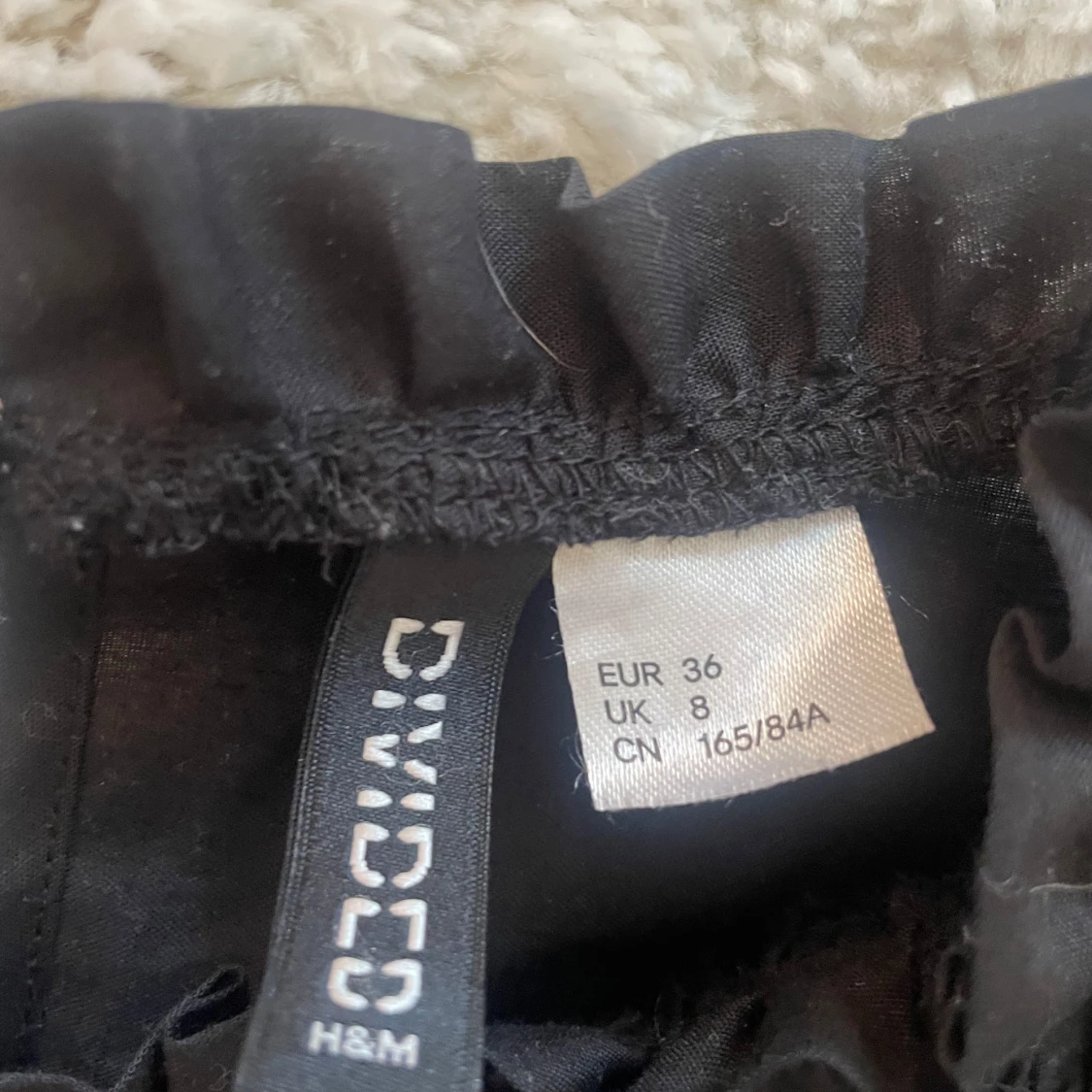 Svart blus med puffärmar från H&M Divided - 2