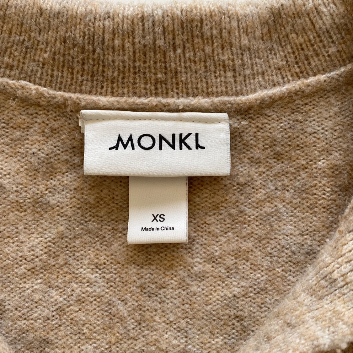 Beige stickad tröja med krage från Monki - 2