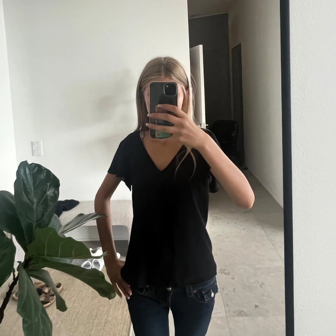 Svart blus med v-ringning - 2