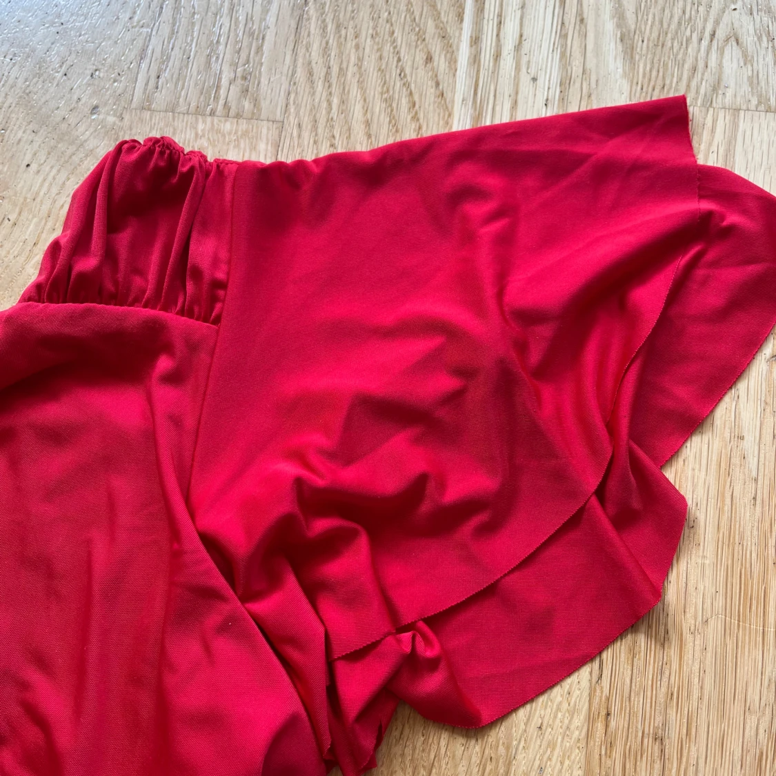 Röd volangklänning från Elegance Miss - 2