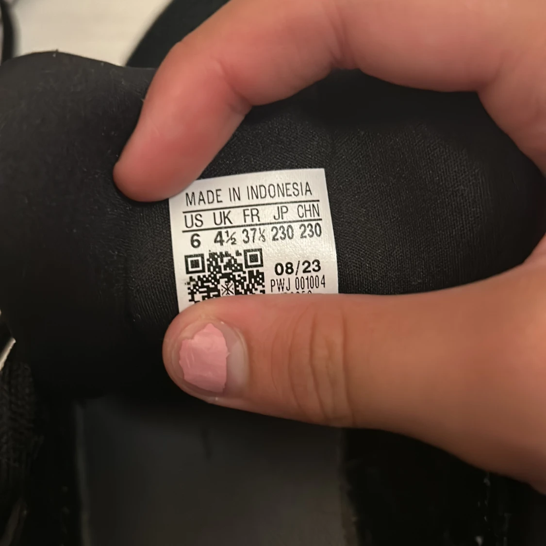 Svarta Adidas sneakers med vit sula - 1