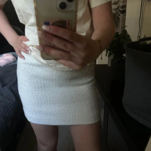 Vit mini skirt nakd  - Minikjol från nakd. Storlek 34, passar xs / s. Aldrig använt 