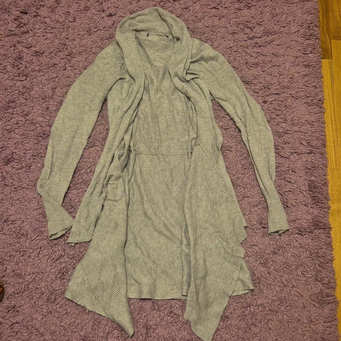 Ljusgrå lång kofta med huva