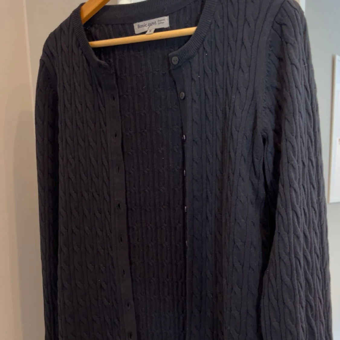 Svart kabelstickad kofta Basic You - 2