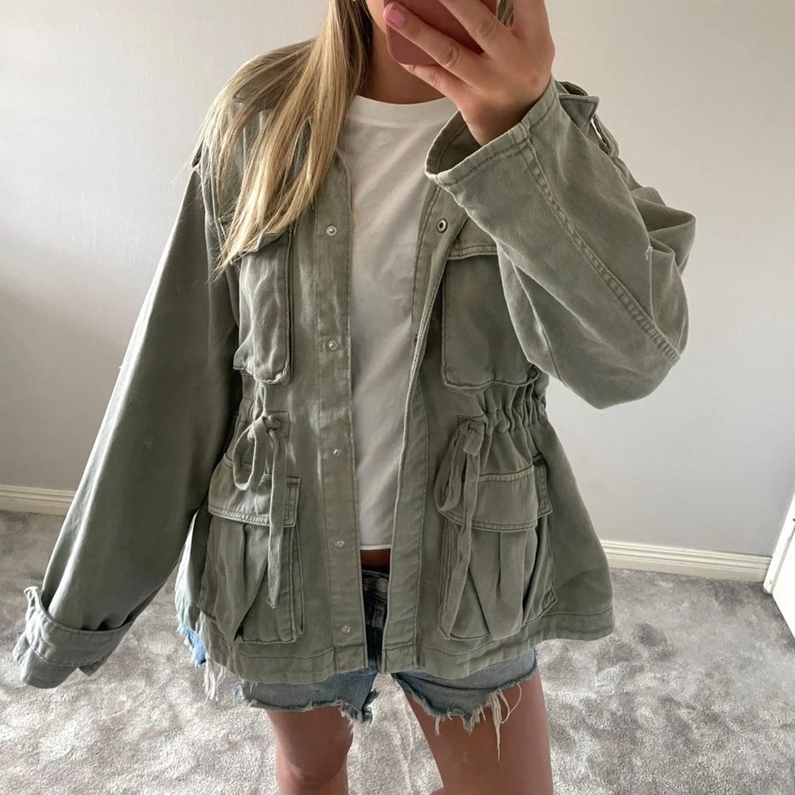 Grön jeansjacka med snörning i midjan - 1