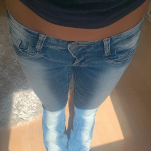Kvarg jeans  - Super snygga som inte anvönds🩵Midjemått är 35 med lite stretch, innerbenslängden är 77🥰