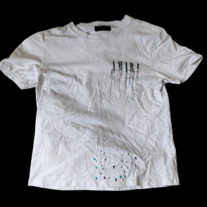 Amiri t shirt  - Hojta bara till om du har frågor, kan skicka snabbt och svarar fort. Riktigt bra skick.