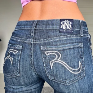 Rock and republic jeans - Midjemått: 38cm rakt över, innerbenslängd: 76cm 💕