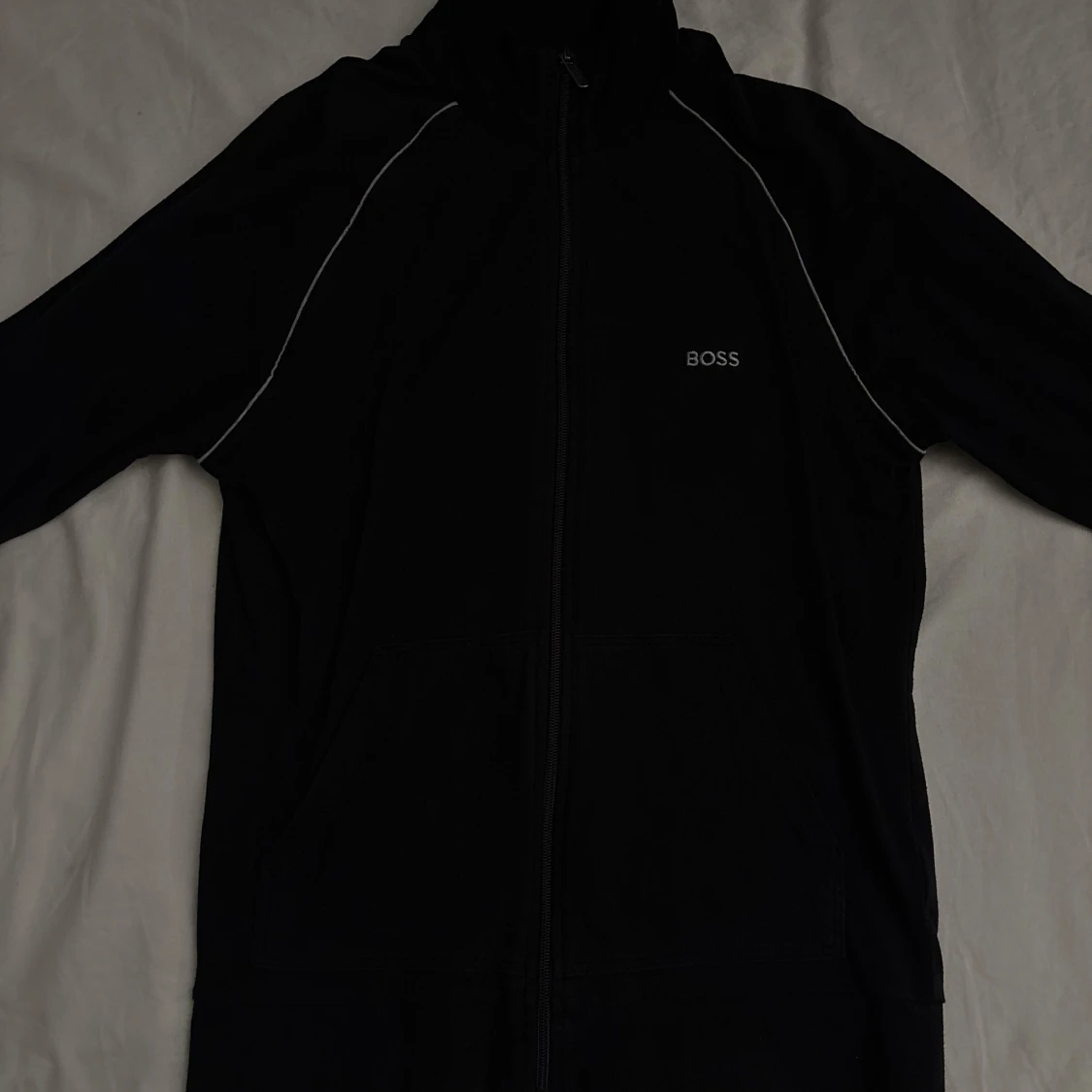 Svart zipjacka från BOSS, stl S