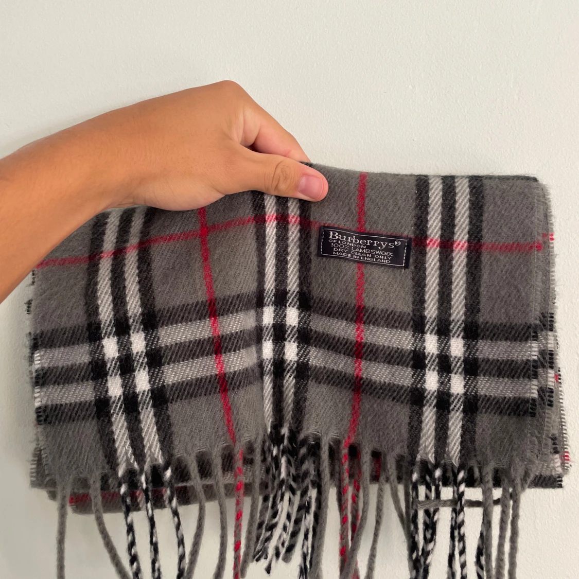 Grå rutig halsduk från Burberrys