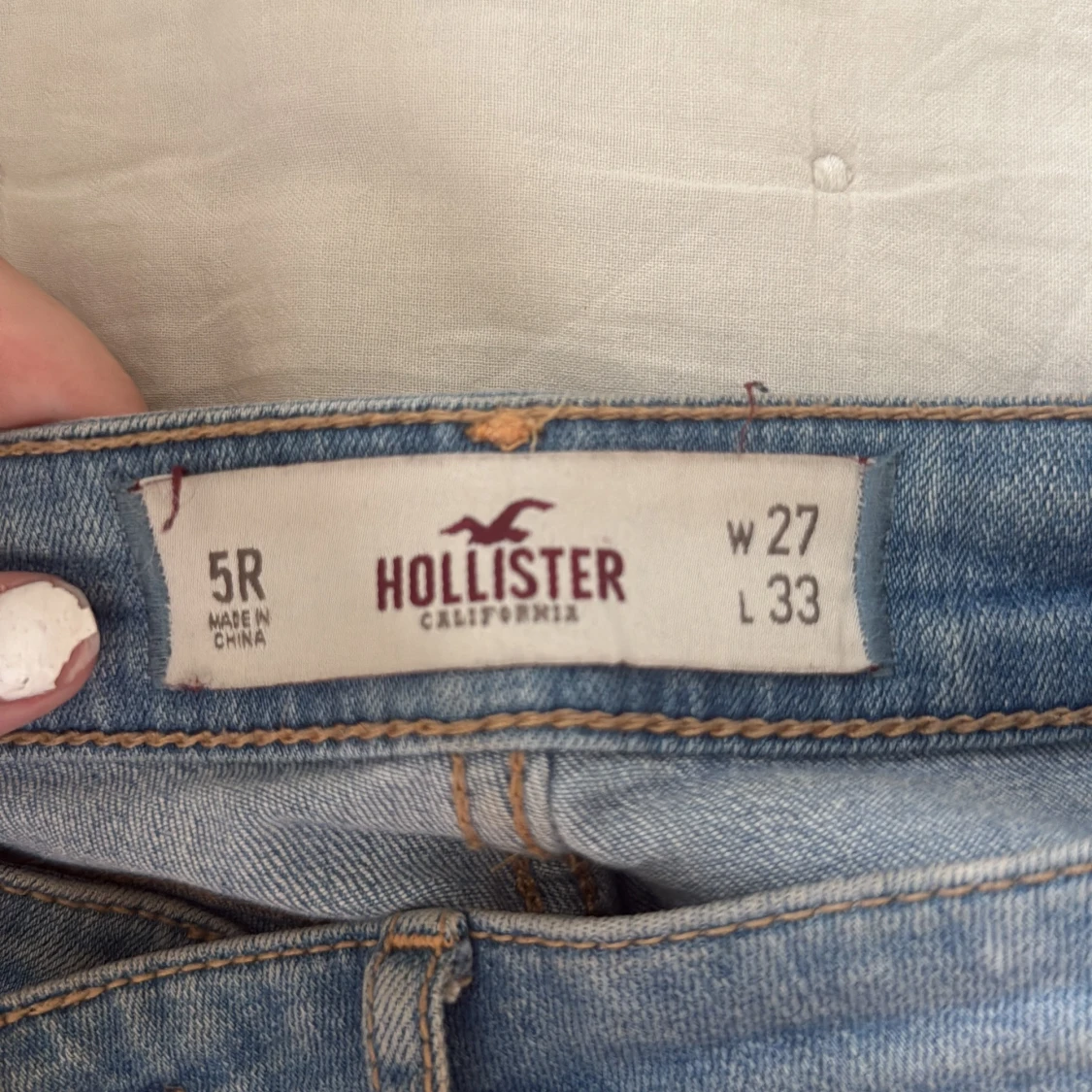 Ljusblå slitna lågmidjade jeans - 4