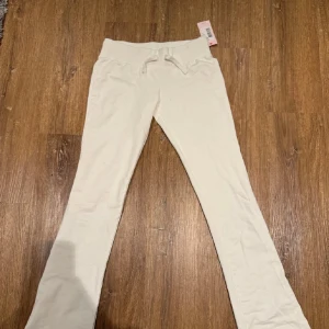 Chill pants från Nelly  - Säljer dessa slutsålda mjukisbyxor i m.