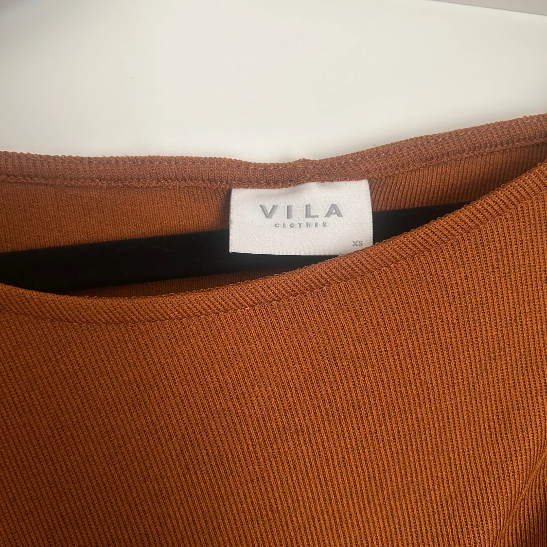 Rostbrun långärmad topp från Vila - 1