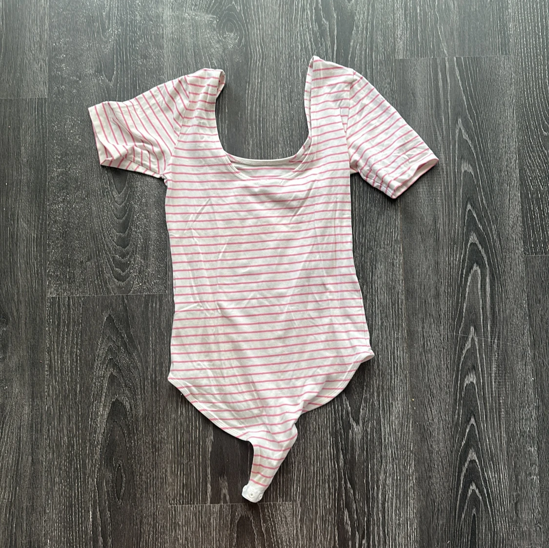 Randig vit och rosa bodysuit - 1