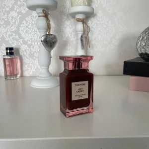 Tom Ford lost cherry 100 ml ny - Hej säljer min Tom Ford lost cherry, då jag inte kunde lämna tillbaks den. 100 ml helt ny med kartong