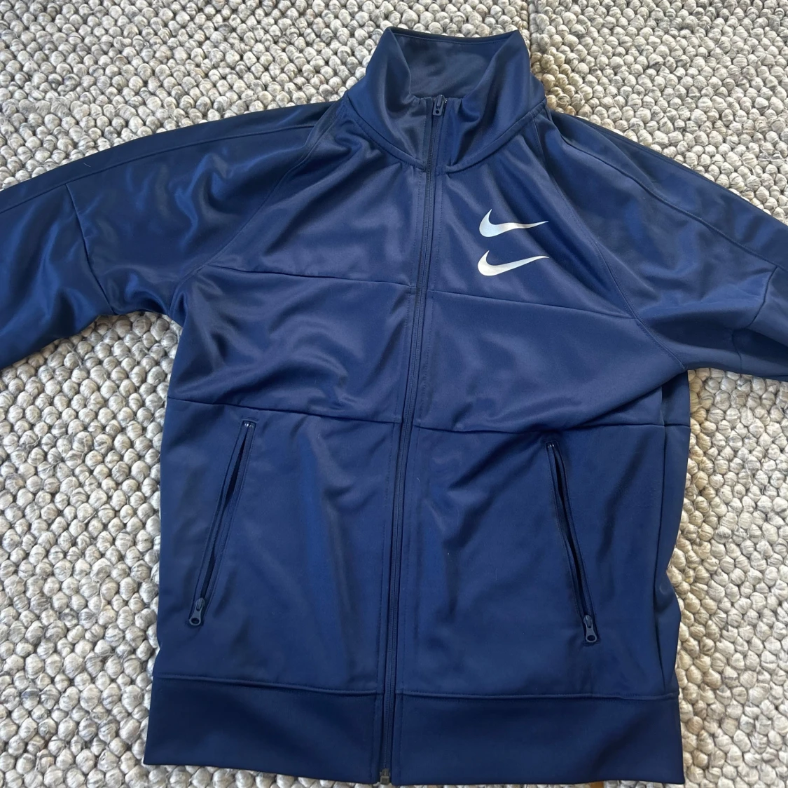 Blå Nike Swoosh tröja med dragkedja oanvänd 