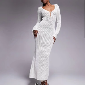 Stickad strandklänning - Supersnygg vit strandklänning från Aria Cove. Helt ny med lappar kvar. Stl XS 34. Slutsåld på ASOS💕