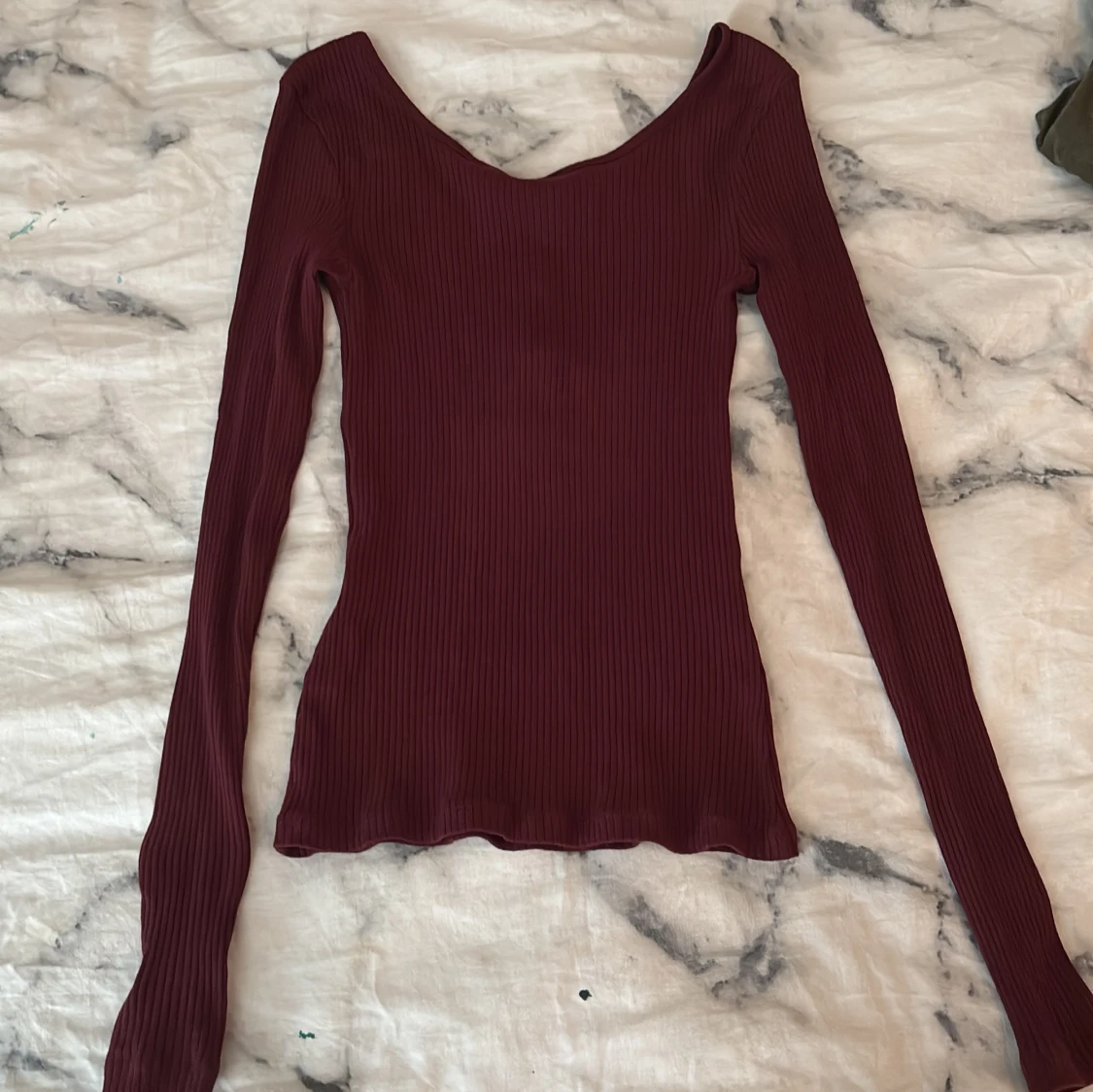 Vinröd ribbad långärmad topp från Pieces - 1
