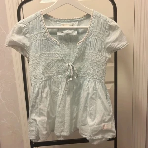 Odd molly blus - Köpt här på plick som tyvärr inte kommer till användning. Tröjan är i toppen skick! (Bilden är lånad från förra ägaren)