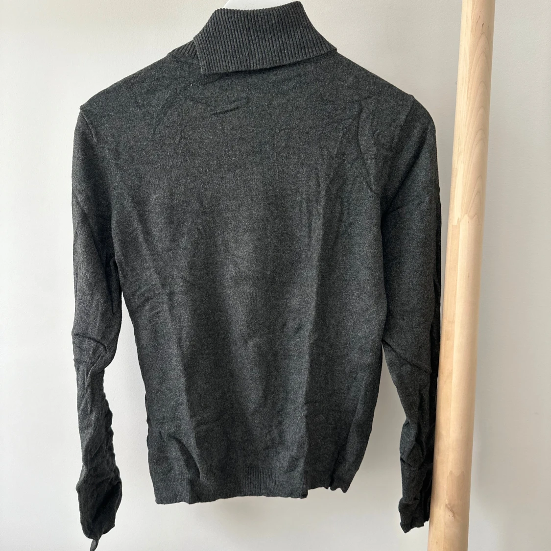 Mörkgrå polotröja från Vero Moda - 3