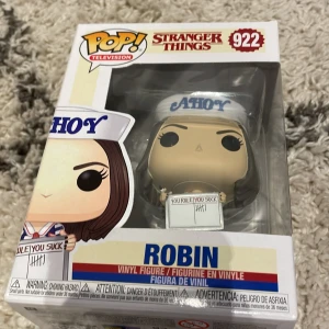 Stranger Things Pop! Television Collection - Samlarbox med fyra coola Funko Pop!-figurer från Stranger Things: Robin, Dustin, Mike och Eleven. Det går att köpa styck men också alla, priset diskuteras men minst 200 helst.