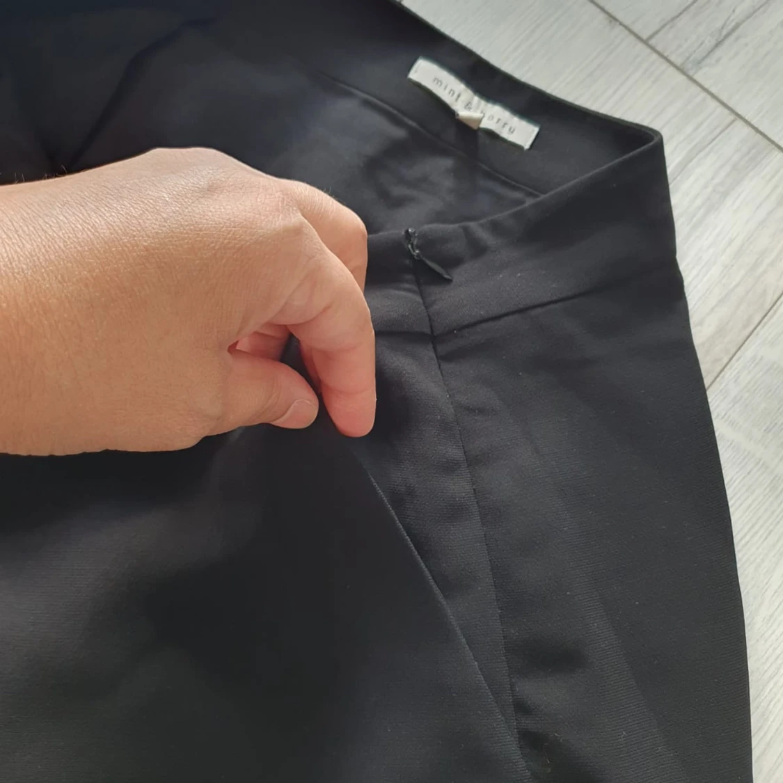 Svart pennkjol från Mint & Berry - 3