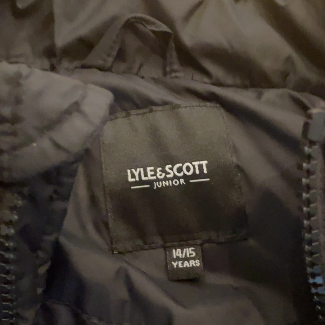 Svart dunväst från Lyle & Scott Junior - 2