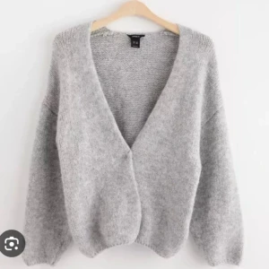 lindex kofta - grå lindex kofta i storlek s, nopprig se bild 2!!