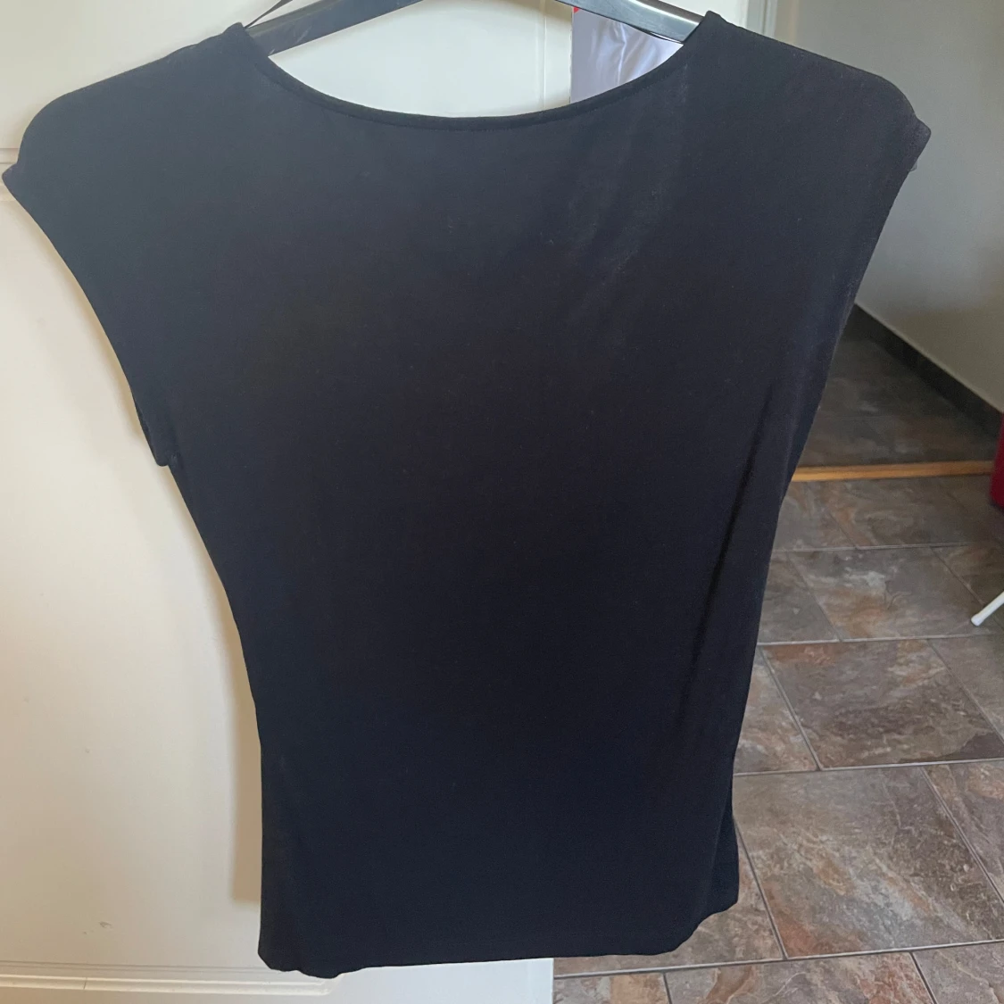 Snygg svart topp