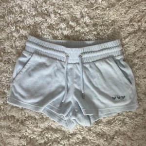Ljusblå mjuka shorts med hjärtan - Supermjuka ljusblå shorts💙