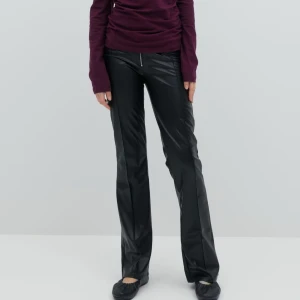 Skinnbyxor Gina Young  - Jättefina lågmidjade skinnbyxor från Gina Young, används cirka två gånger!💕