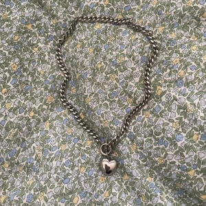 Coolt halsband - SÅ coolt och populärt halsband!! Aldrig använt 