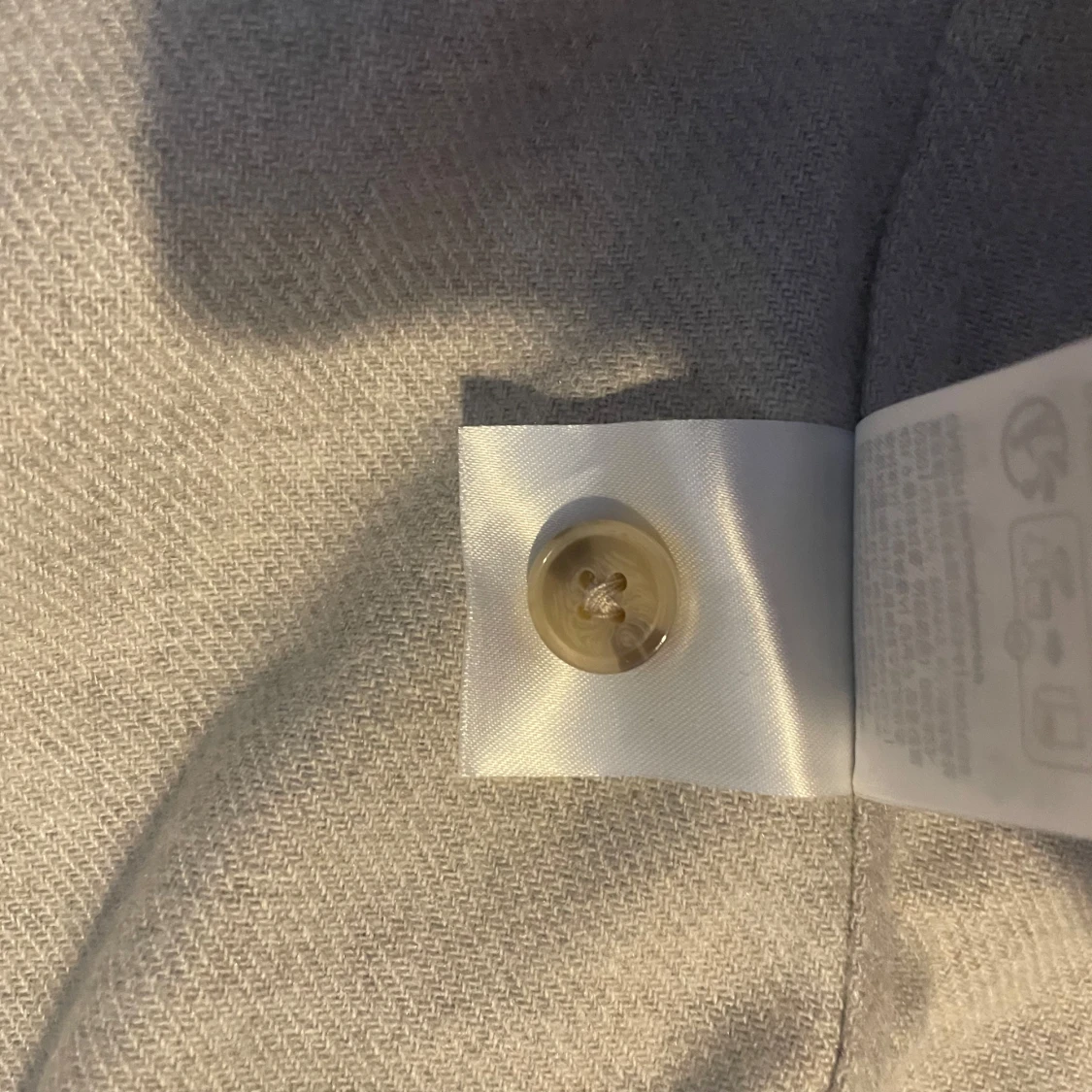 Beige overshirt från H&M i storlek L - 2