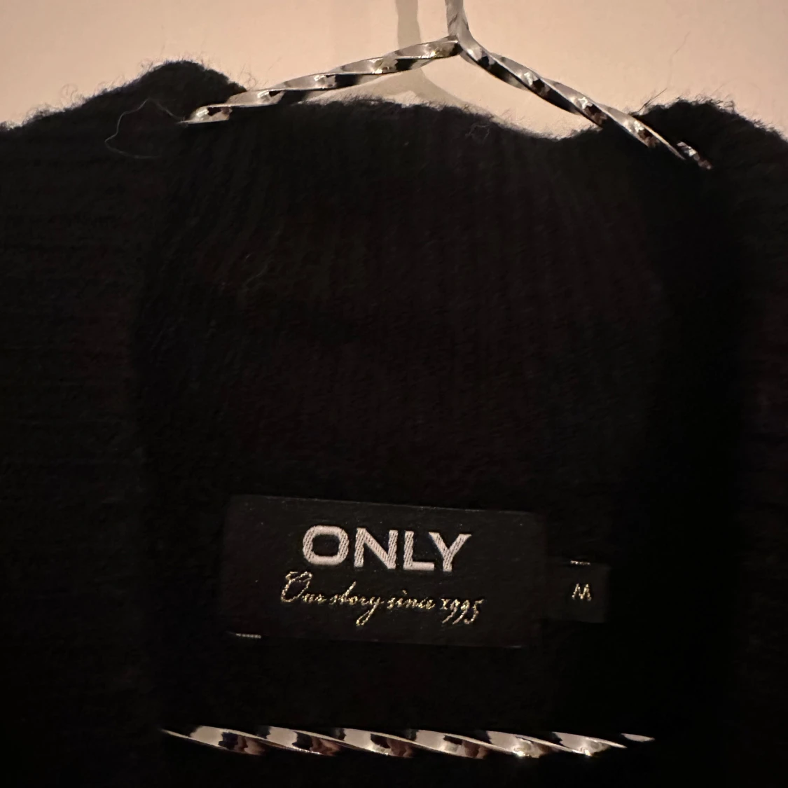 Svart stickad polotröja från ONLY - 3