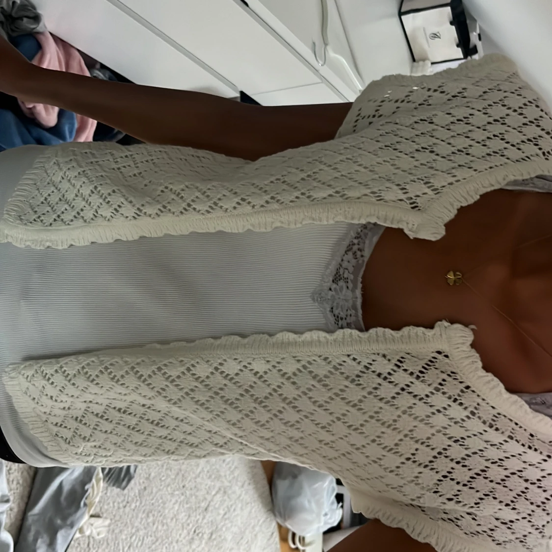 Vit stickad bolerotopp med spetskant - 3