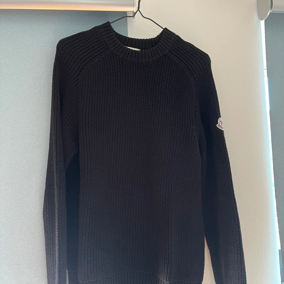 Svart stickad tröja från Moncler