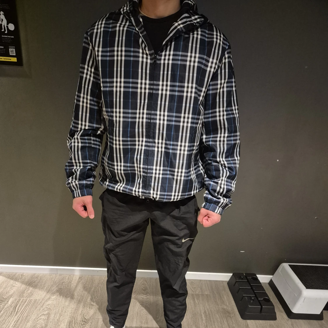 Rutig vindjacka från Burberry, blå/vit - 1