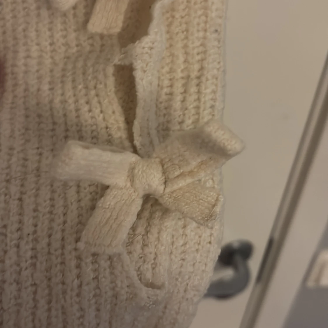 Kräm vit stickad tröja med rosetter - 2