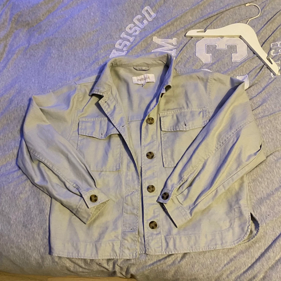 Ljusbeige overshirt från Pomp de Lux - 3