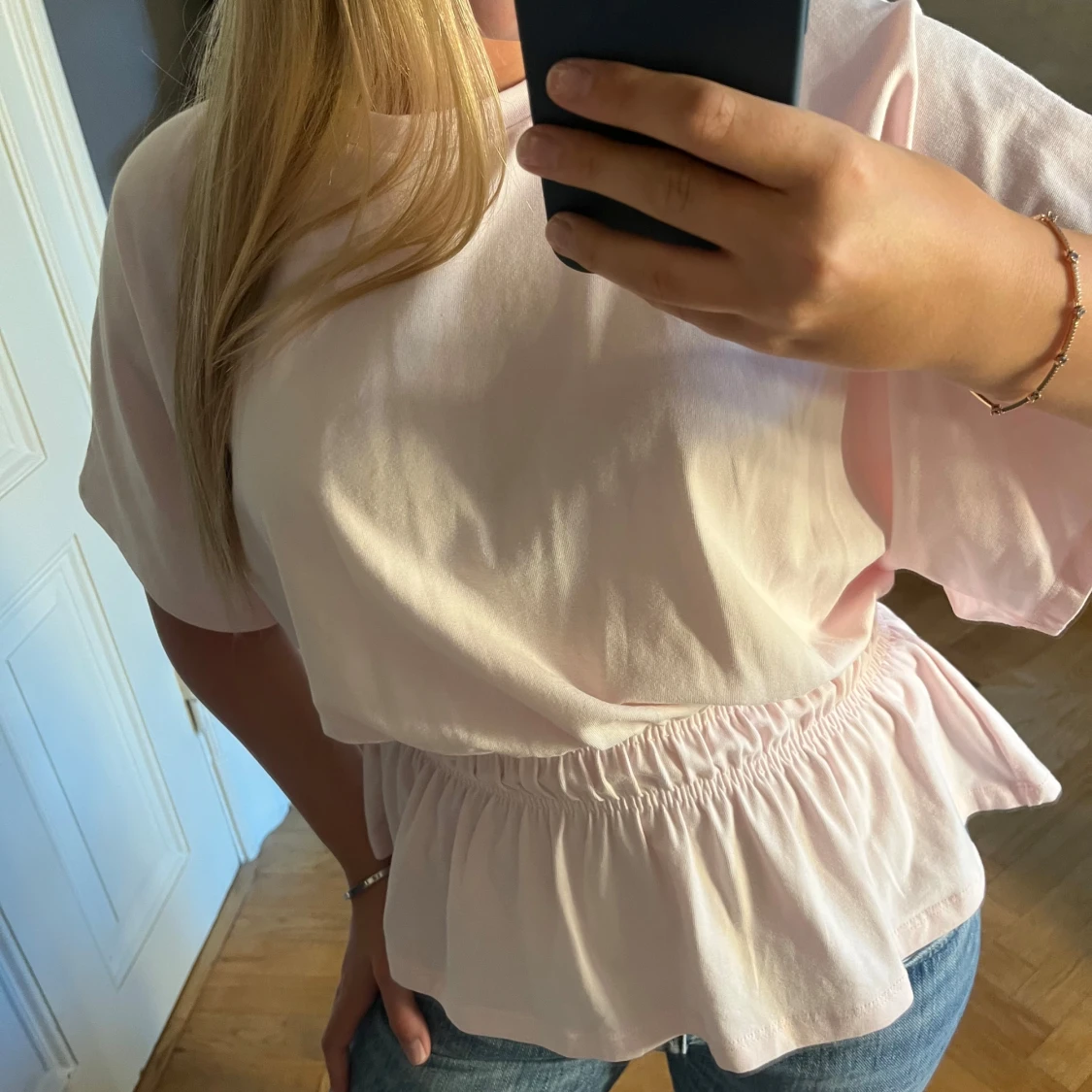 Ljusrosa blus med volang och resår - 1